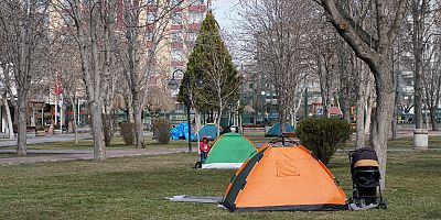 Kayseri’de Depremden Tedirgin Olan Vatandaşlar Parka Çadır Kurdu