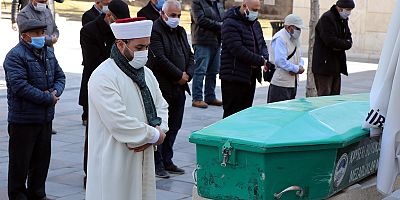 Kayseri'de Eski Eşinin Öldürdüğü Kadın Toprağa Verildi