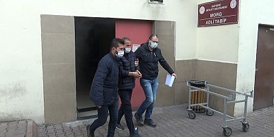 Kayseri’de Husumetlisini Bıçaklayan Şüpheli, Adliyeye Sevk Edildi