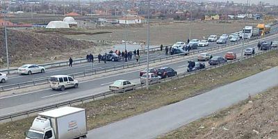 Kayseri'de İki Araç Çarpıştı: 2 Yaralı