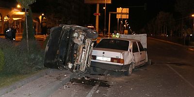 Kayseri'de İki Otomobil Çarpıştı: 3 Yaralı