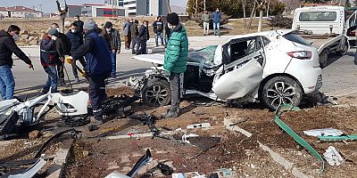Kayseri'de İki Otomobilin Çarpıştığı Kazada 1 Kişi Öldü, 3 Kişi Yaralandı