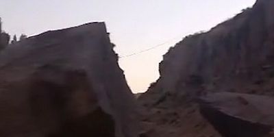 Kayseri’de Kayalıktan Düşen Parçalar Yolu Kapattı