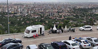Kayseri'de Koronavirüse Karşı 'Araçlı' Düğün