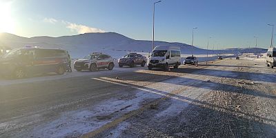 Kayseri’de Minibüs İle Ticari Taksi Çarpıştı: 1’i Ağır 16 Yaralı