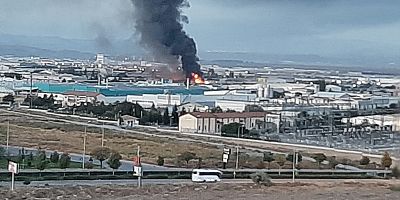 Kayseri’de Mobilya Fabrikasında Yangın