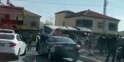 Yolcu Otobüsü İle Kamyonetin Çarpışmasında 1 Ölü, 11 Yaralı