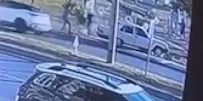 Kayseri’de Otomobil Durağa Daldı: 3 Kişi Son Anda Kurtuldu