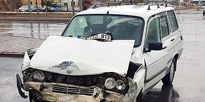 Kayseri'de Otomobil İle Halk Otobüsü Çarpıştı: 7 Yaralı