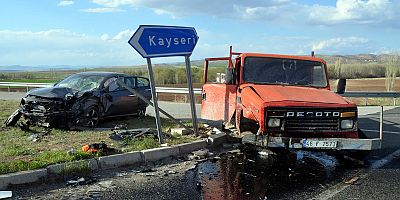 Kayseri'de Otomobil İle Kamyonet Çarpıştı: 2 Yaralı