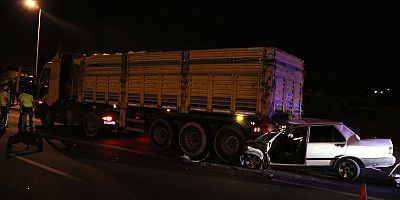 Kayseri'de Otomobil Kamyona Çarptı: 1 Ölü, 1 Yaralı!