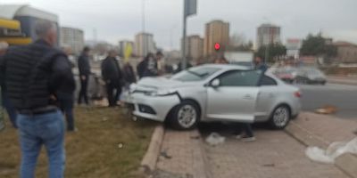 Kayseri’de Otomobil ve Kağıt Yüklü Moped Çarpıştı: 1 Ölü