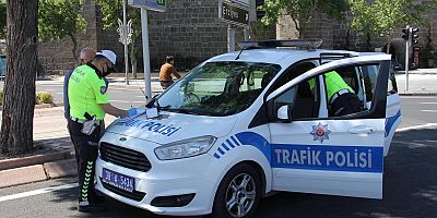 Kayseri’de Otomobille Markete Giden Çifte 6 Bin 300 TL Ceza!