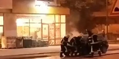 Kayseri’de Park Halindeki Otomobil Alev Alev Yandı