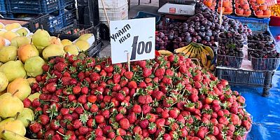 Kayseri'de Pazar Tezgahlarının En Pahalı Ürünü Çilek Oldu