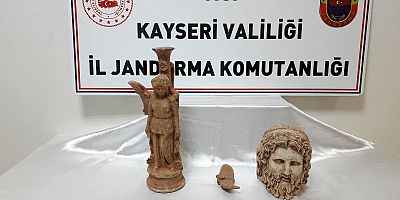 Kayseri'de Roma Dönemine Ait 2 Heykel Ele Geçirildi