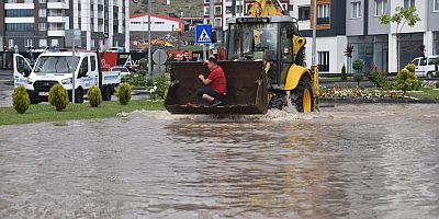 Kayseri'de Sağanak Günlük Yaşamı Olumsuz Etkiledi