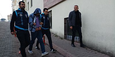Kayseri'de Sahte araç ilanı ile 2 kişiyi 781 bin lira dolandırdı