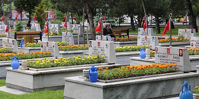 Kayseri'de Şehit Aileleri Şehitliği Ziyaret Etti