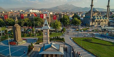 Kayseri'de Sıcaklıklar Yükseliyor, Salı Günü 34 Derece Bekleniyor