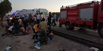 Kayseri'de TIR'ın Çarptığı İşçi Servisinde Yaralanan Kadın Kurtarılamadı