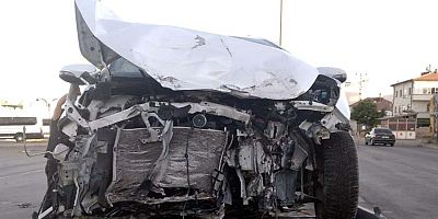 Kayseri’de TIR Otomobile Çarptı: 5 Yaralı