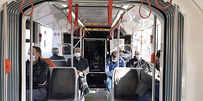 Kayseri'de, Tramvaylarda Koronavirüse Karşı 'Konuşmayalım' Uyarısı