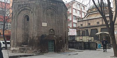 Kayseri’de Türbe Yanındaki Tuvalete Yıkım Kararı