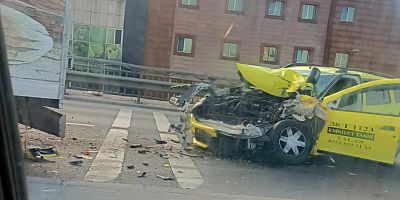 Kayseri’de Üst Geçitte Kaza: 2 Yaralı