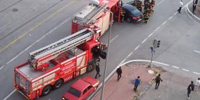 Kayseri'de Yangın İhbarına Giden İtfaiye Aracı Kaza Yaptı