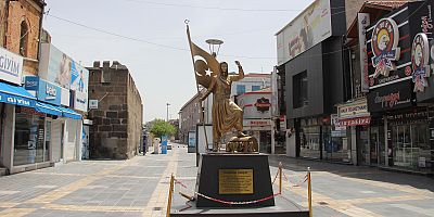 Kayseri'de Yasağın İlk Günü Cadde Ve Meydanlar Boş Kaldı