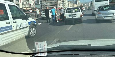 Kayseri’de Yolun Karşısına Geçmek İsteyen Vatandaşa Otomobil Çarptı