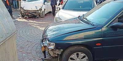 Kayseri’de Zincirleme Kazada 3 Otomobil Çarpıştı: Yaralılar Hastaneye Kaldırıldı