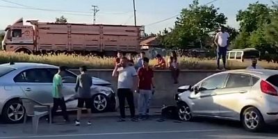 Kayseri’deki Kazada 3 Araç Birbirine Girdi