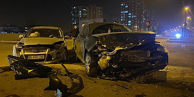 Kayseri’deki Trafik Kazasında 2 Kişi Yaralandı