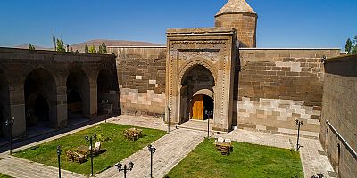 Kayseri’nin Tarihi Miraslarından Karatay Kervansarayı