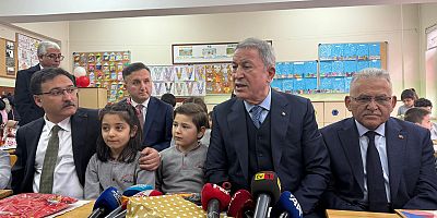 Kayseri protokolü Miniklerin Karne Heyecanına Ortak Oldu