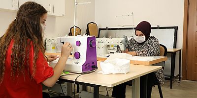 Kayseri Üniversitesi’nde Öğrenciler Maske Üretiyor