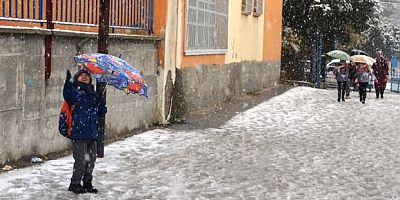Kayseri’ye Mevsimin İlk Karı Yağdı