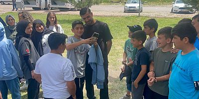 Kayserili Futbolcu Nurettin Korkmaz Öğrencilerle Bir Araya Geldi