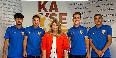 Kayserispor Alt Yapısından Yetişen 4 Futbolcuyla Profesyonel Sözleşme İmzaladı