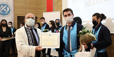 KAYÜ, İlk Mezunlarına Sembolik Mezuniyet ve Şed Bağlama Töreni Düzenledi