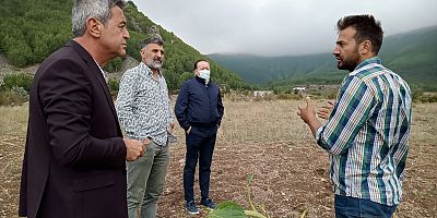 Kazım Yücel, Ayçekirdeği İle Türk Bayrağı Çizen Çiftçiyi Ziyaret Etti