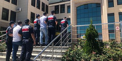 Kendilerini Kamu Görevlisi Olarak Tanıtıp Dolandırdılar