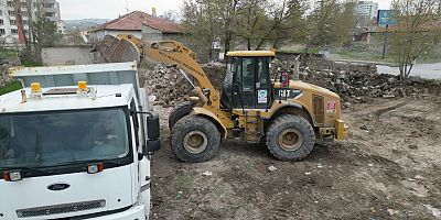 Kentsel Dönüşümle Yıkılan Gecekonduların Hafriyatı Temizleniyor
