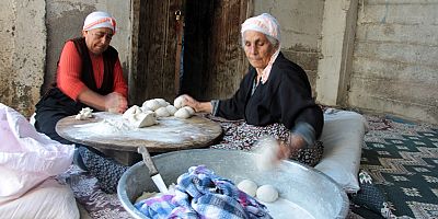 Kınalı Eller Üretiyor