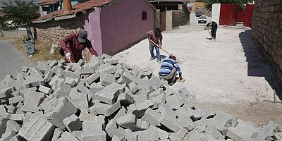 Kırsal Mahallelerde Parke Seferberliği Devam Ediyor