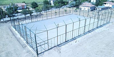 Kırsal Mahallelerdeki Halı Saha Yapım Çalışmaları Devam Ediyor