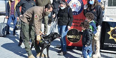 Kırşehir’de Narkotik Polisleri Vatandaşları Bilgilendirdi