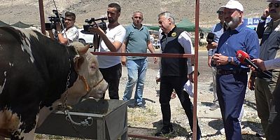 Kocasinan Belediye Başkanı Ahmet Çolakbayrakdar Erkilet Kurban Pazarı’nı Ziyaret Etti